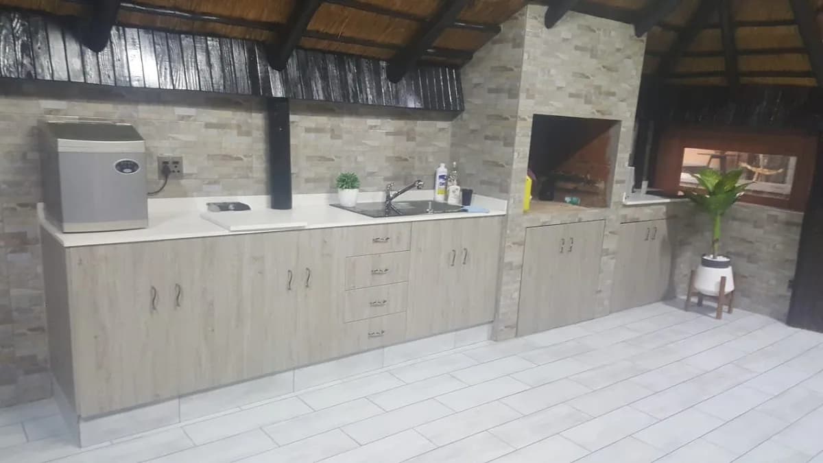 Laravis Architectural Construction in Springs