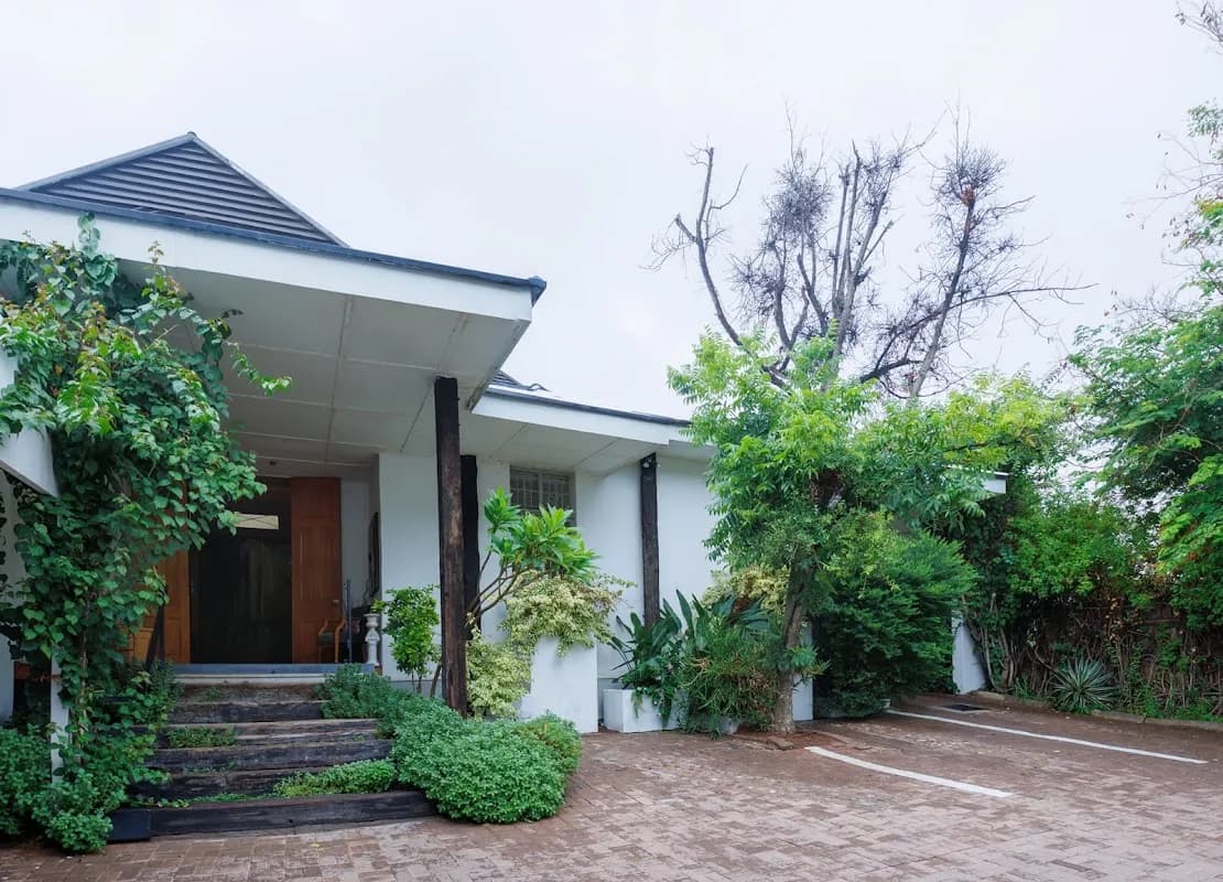 Bains House in Industrial Area