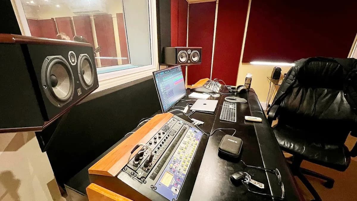 Uys Visser Productions in La Motte