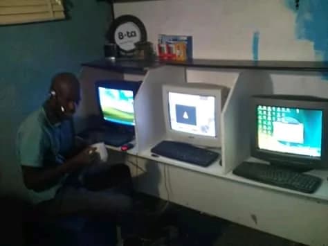 Mzimhlophe Internet Cafe in Orlando
