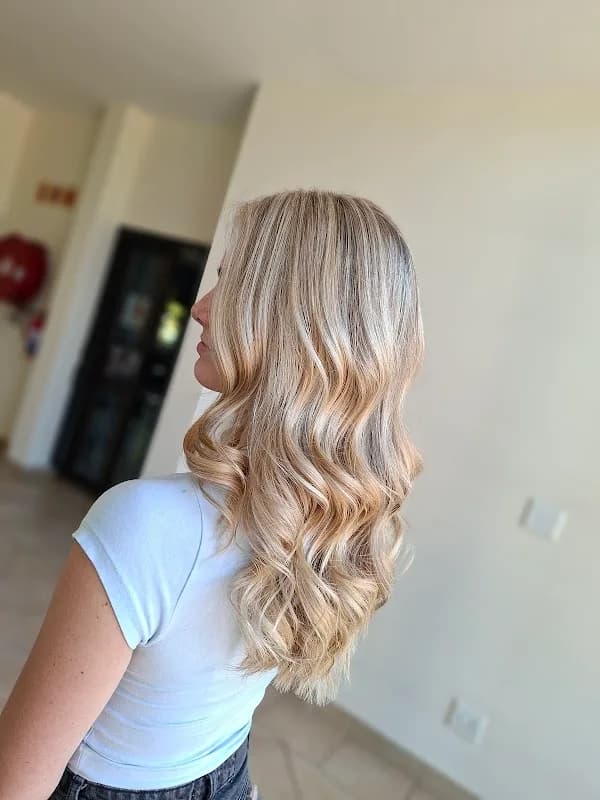 Rene Steyn Opposite Ends Hair in Irene