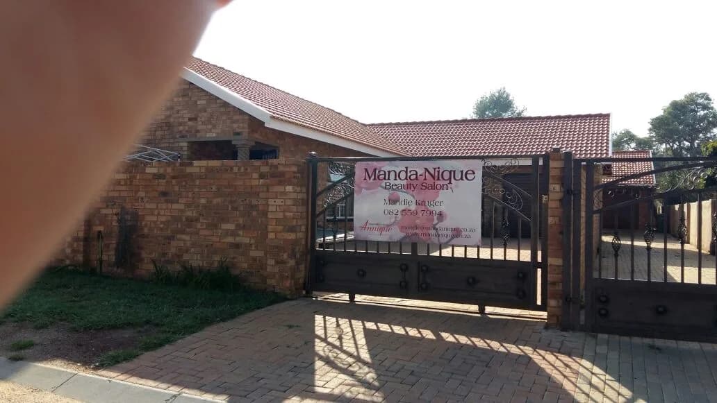 Manda-Nique Beauty Salon in Baillie Park
