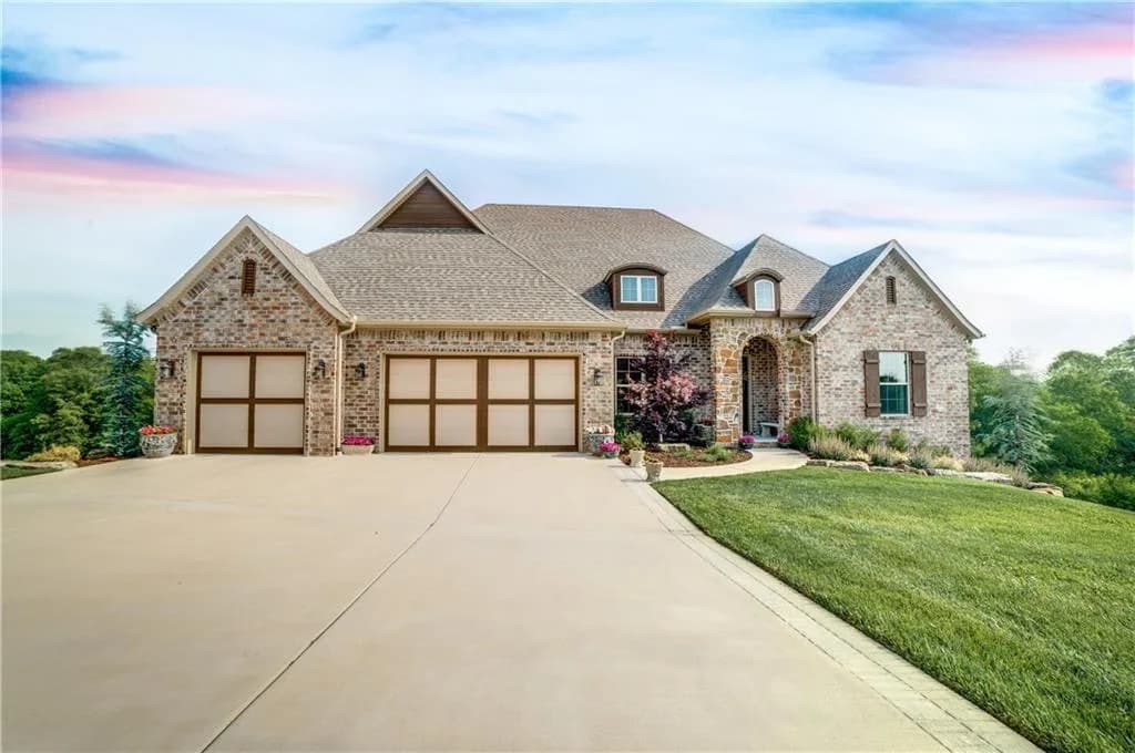 Nicki Rogers Real Estate LLC in Rogers / Springdale