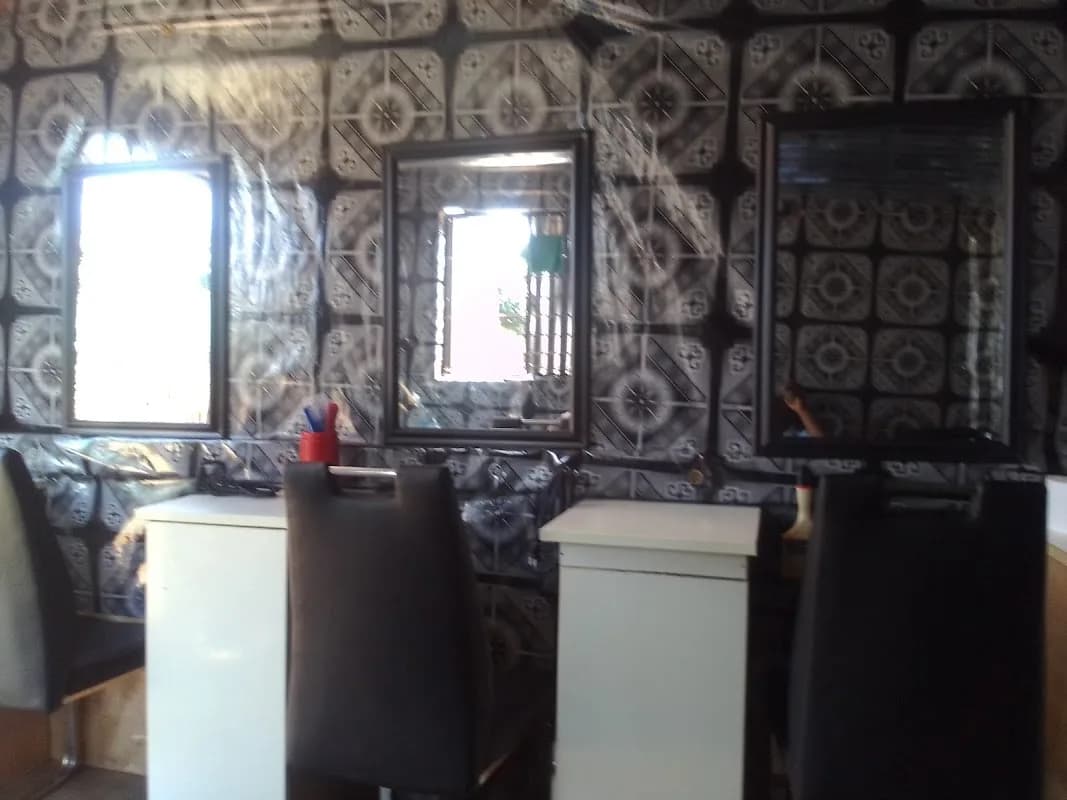 Ntsako heir salon in Winnie Manthata