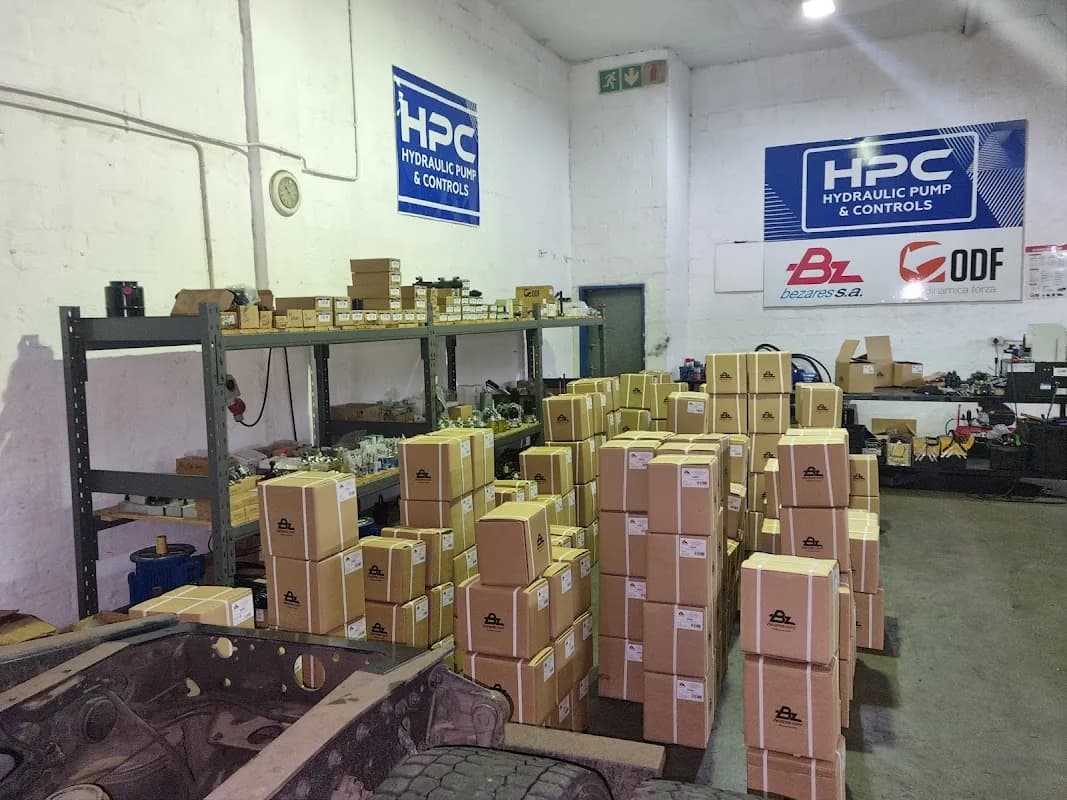 HYDRAULIC PUMP & CONTROLS in Westmead