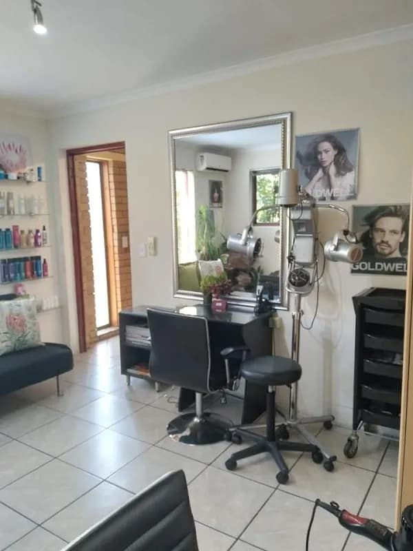 IsiQane Hair&Beauty / Somerset West Cape Town in Somerset West CBD