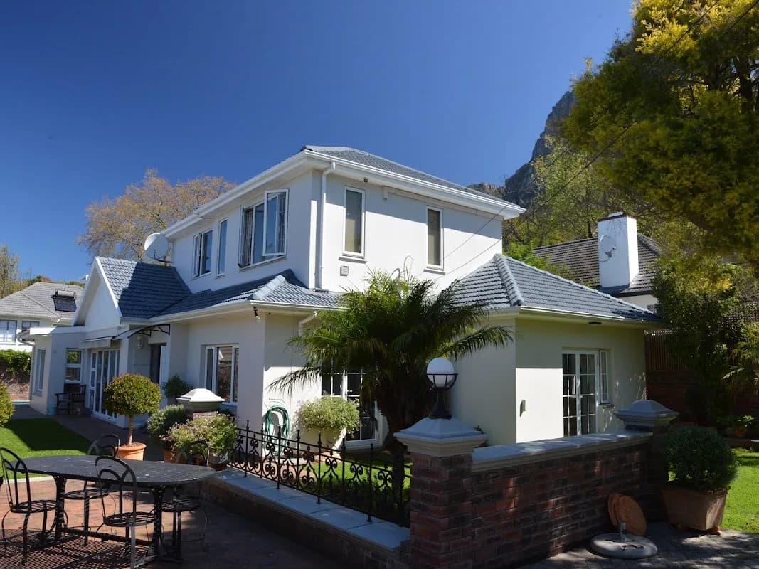 Lynne Crosland Newlands Estate Agent - Sales & Rentals in Newlands