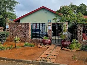 Bateleur Guest House in Monument Heights
