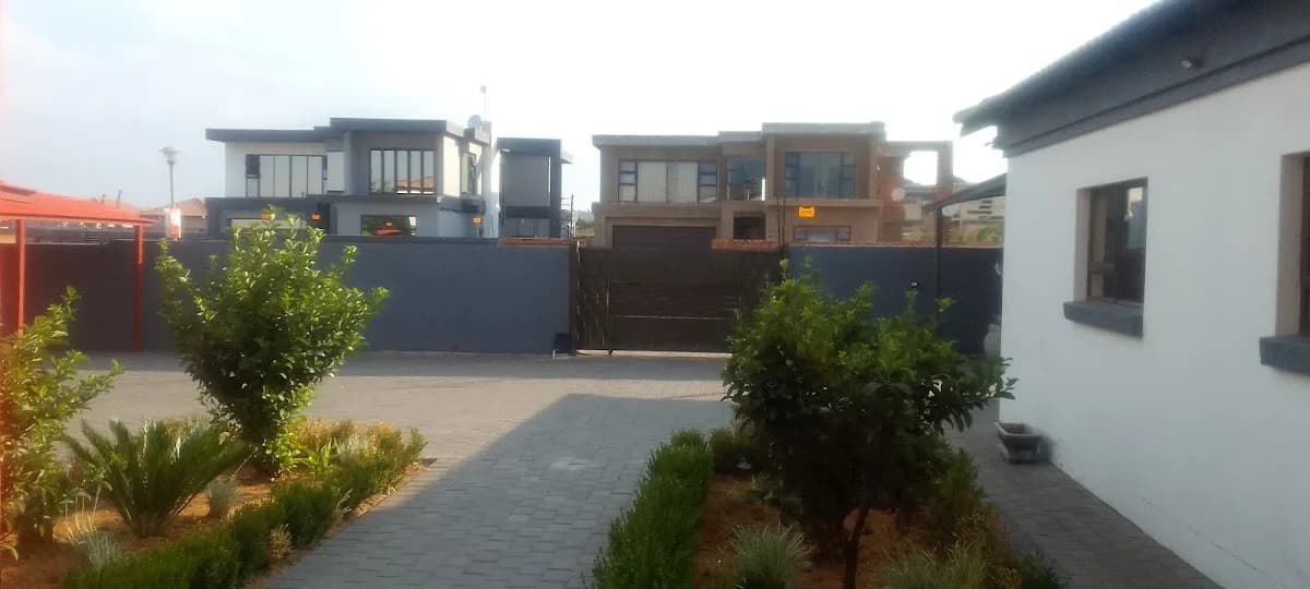 Phetshile Guest House 2 in Aerorand
