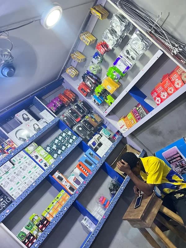 Omotech'Store & Phone REPAIR'services in Ikotun