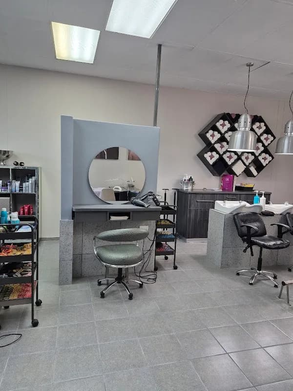 Hair & nails 4U in Bhisho Government Qtr