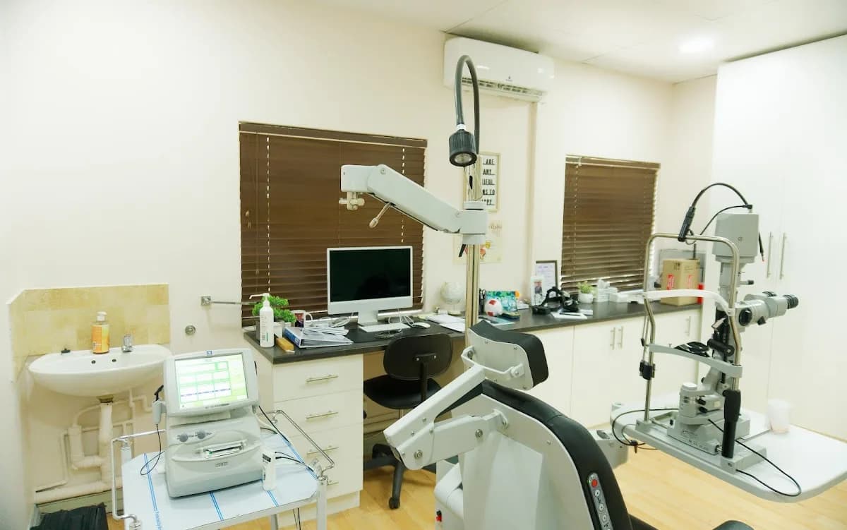 Dr Anele Yako - Retinal Specialist Ophthalmologist in Umhlanga