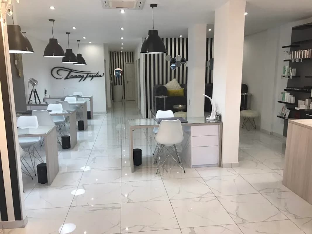Luxaura Boutique Salon Greenside in Greenside