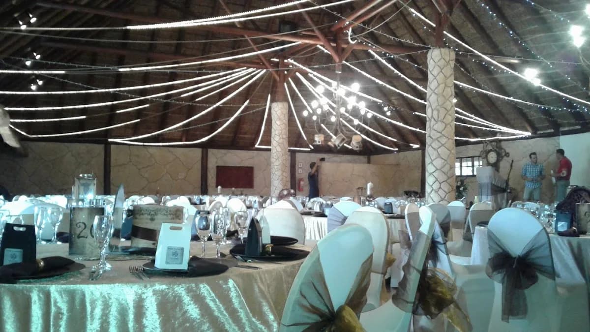 Rustic Fields Lodge & Venue in Clubview
