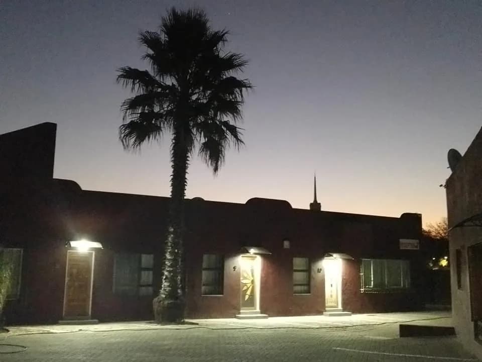 KINGS & QUEENS GUEST HOUSE in Springs