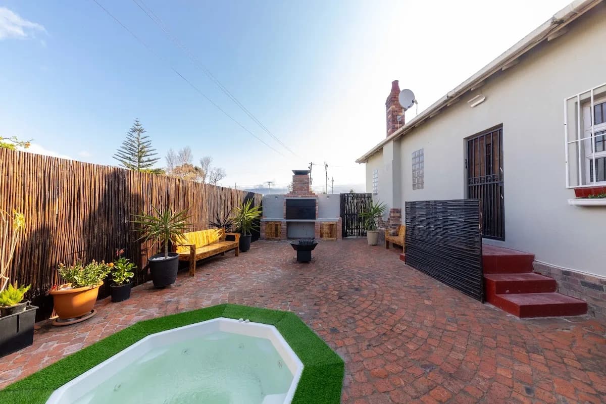 Sharods Self-Catering Guesthouse in Wynberg