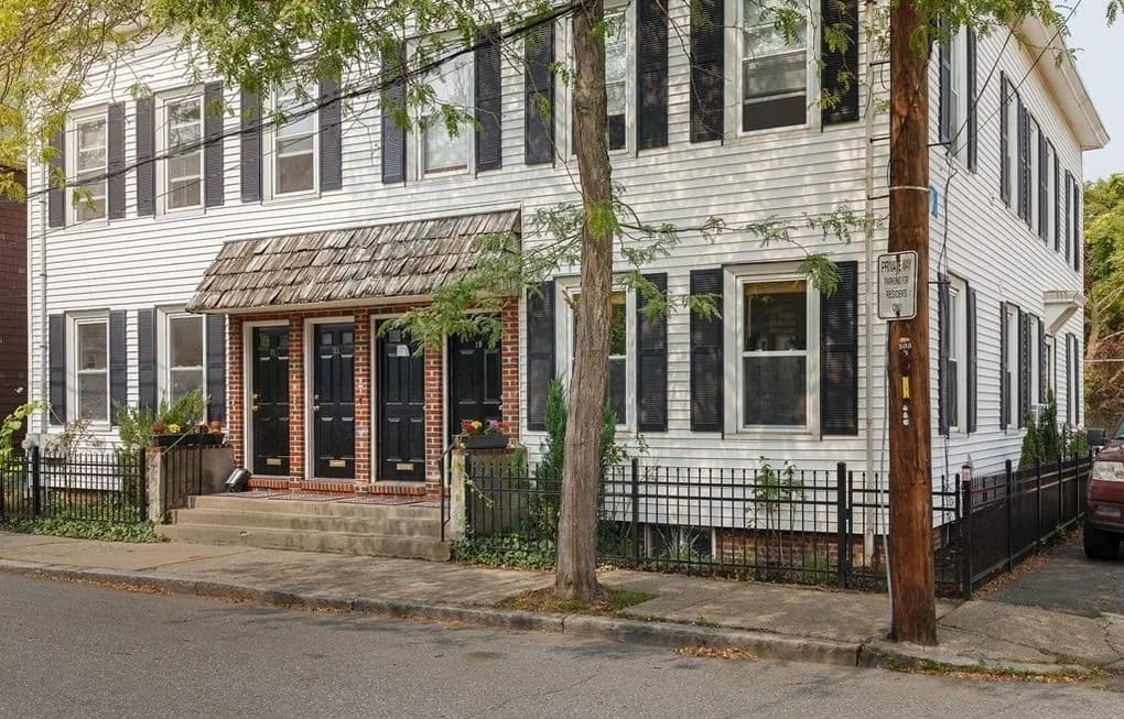 CENTURY 21 Revolution in Kendall Sq / Cambridge