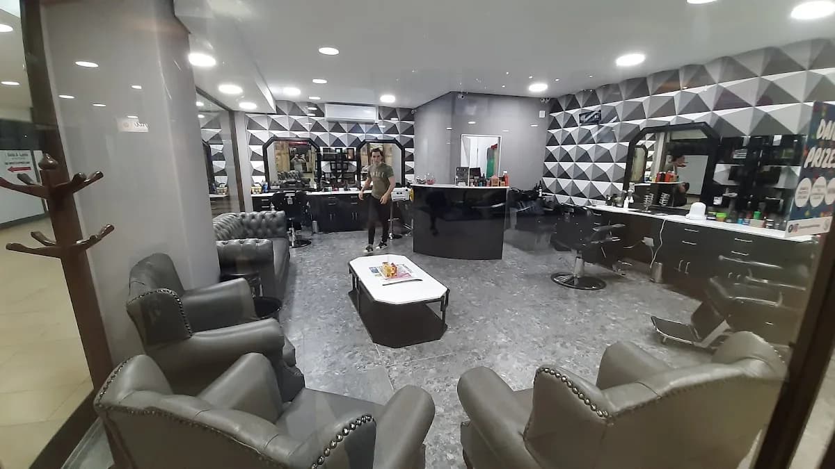 Algerian Barber Sunninghill Village Shopping Centre in Paulshof