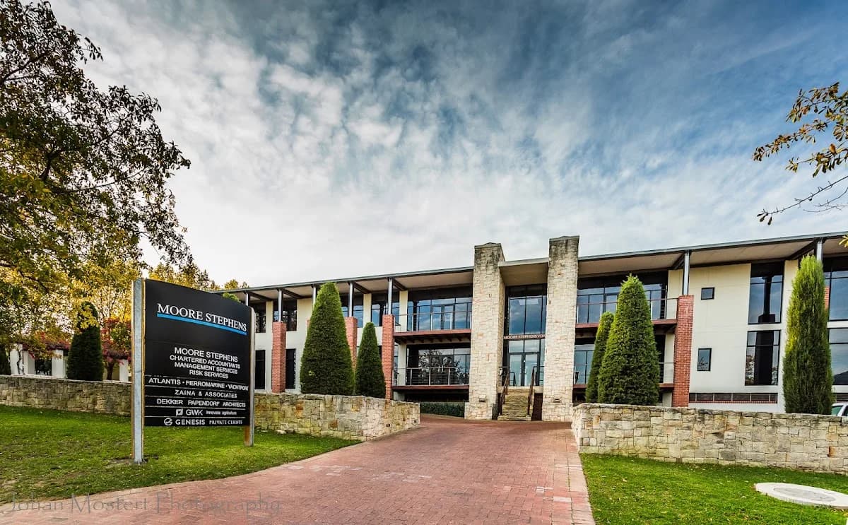 MOORE Management Services in Die Boord
