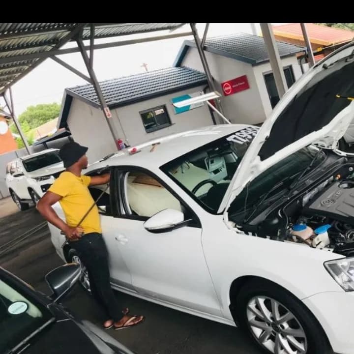 Lee dent removal in Newtown