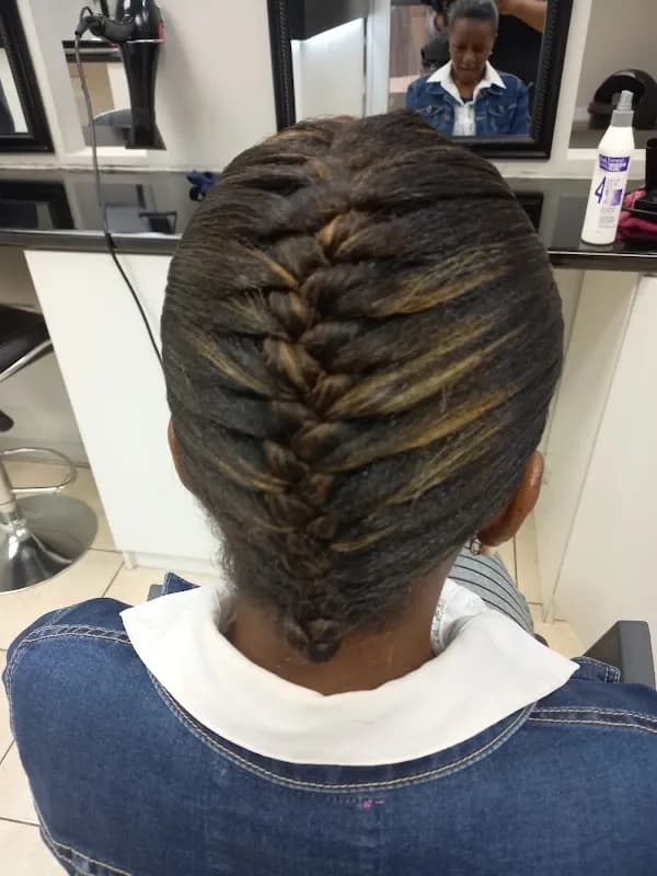 iGUGU Beauty Salon in Newtown