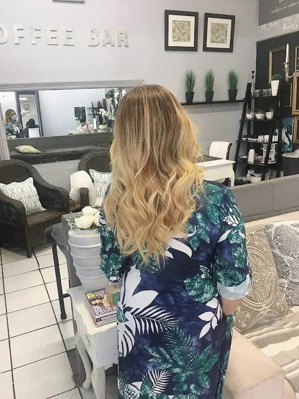 Denises Place salon/ Tomblack in Mitchells Plain