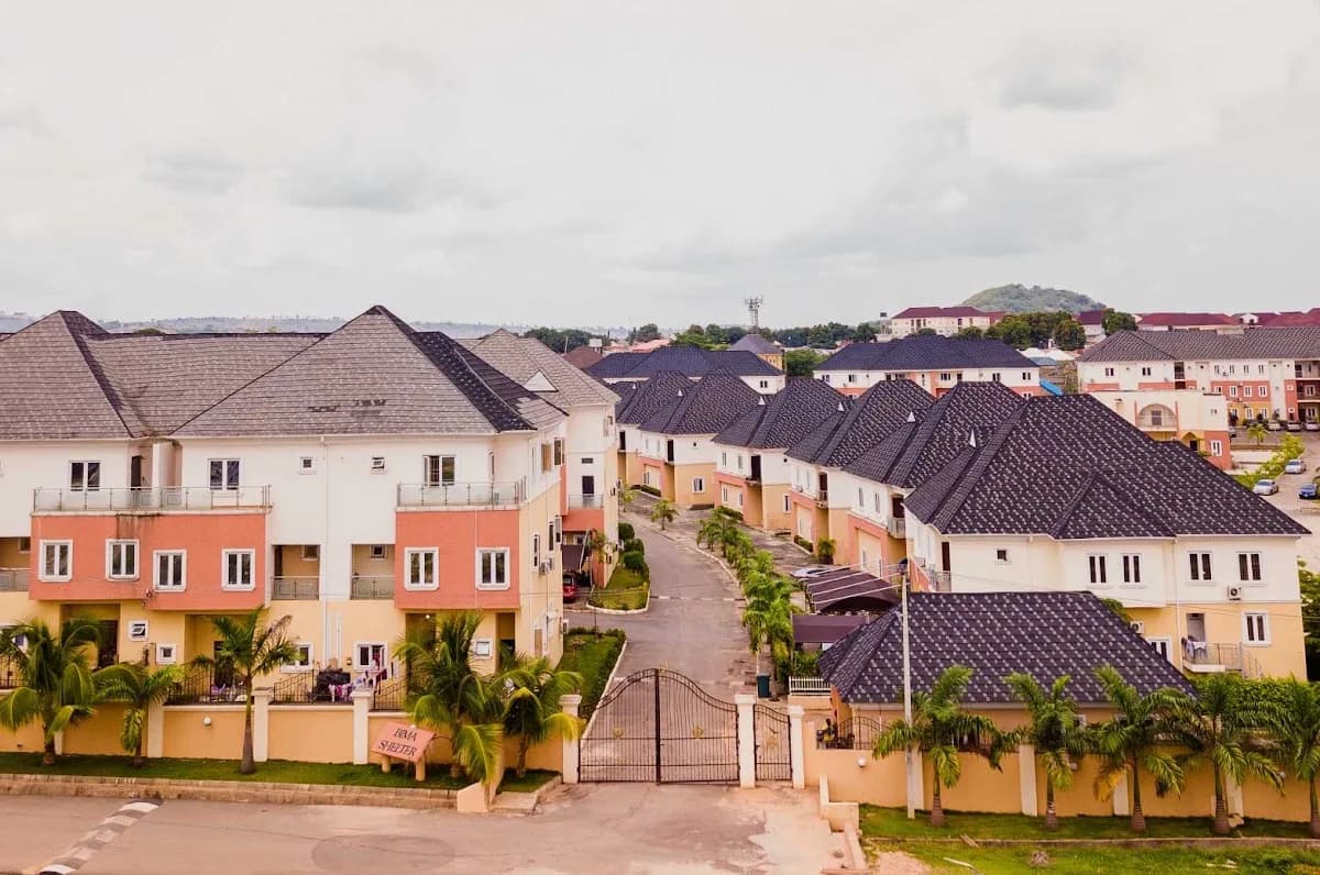 Apo Saada Court estate in Apo