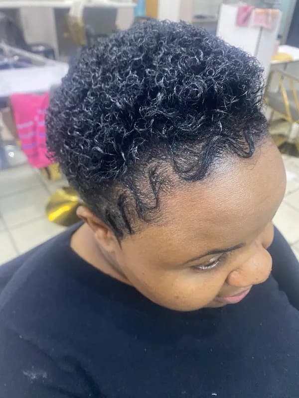 Musty Great Unisex Salon in Sunnyside