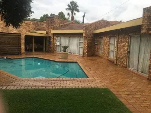Reen's Guest House in Parkrand