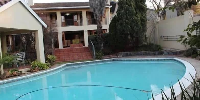 2 Leafed Doors Guest House in Bryanston