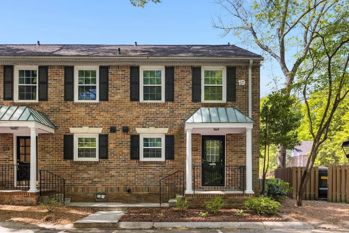 Azure Realty in Sandy Springs / North