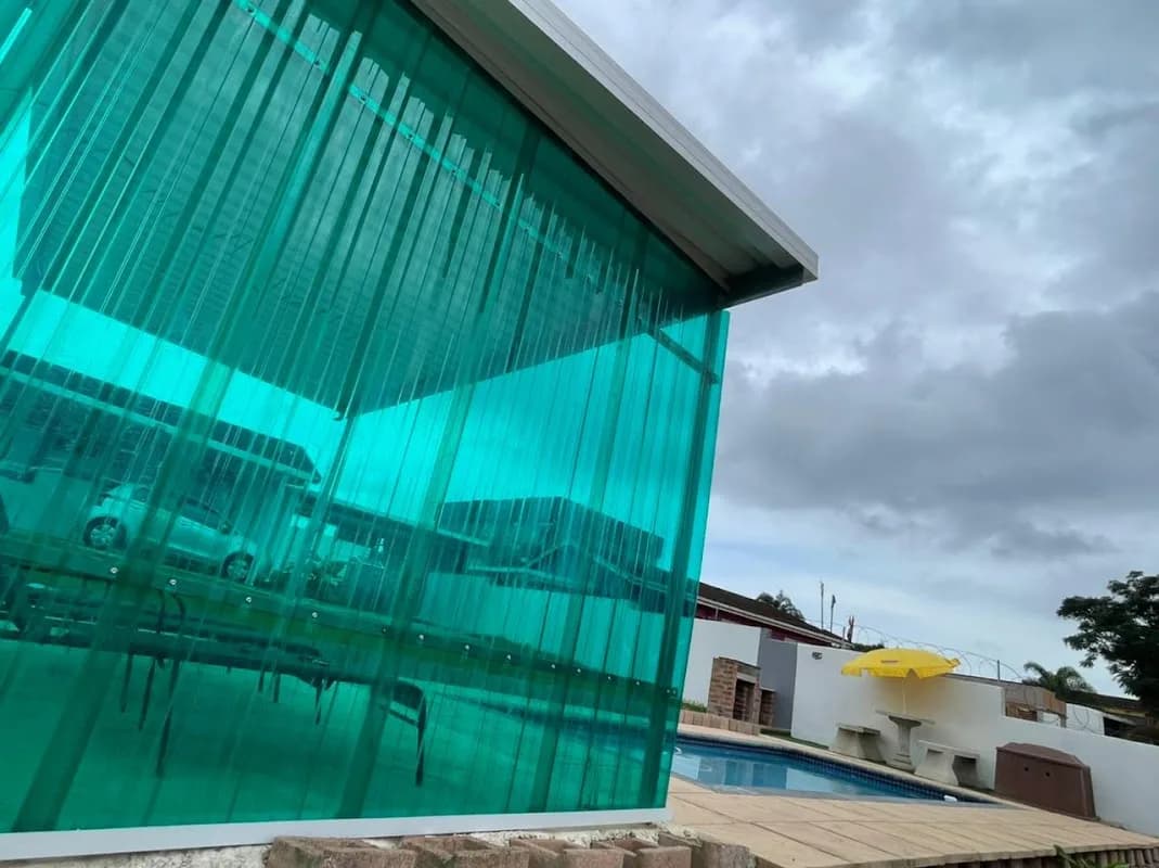 Ngunezi Guest House in Phoenix