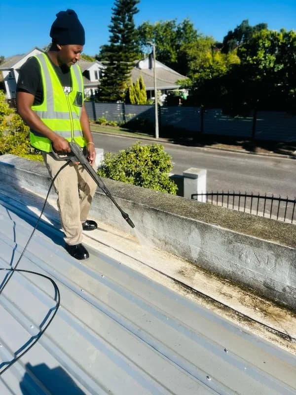 HR CLEAN UP CREWS in Durbanville