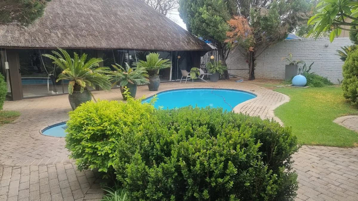 Lion's Rest Guest House in Montshiwa