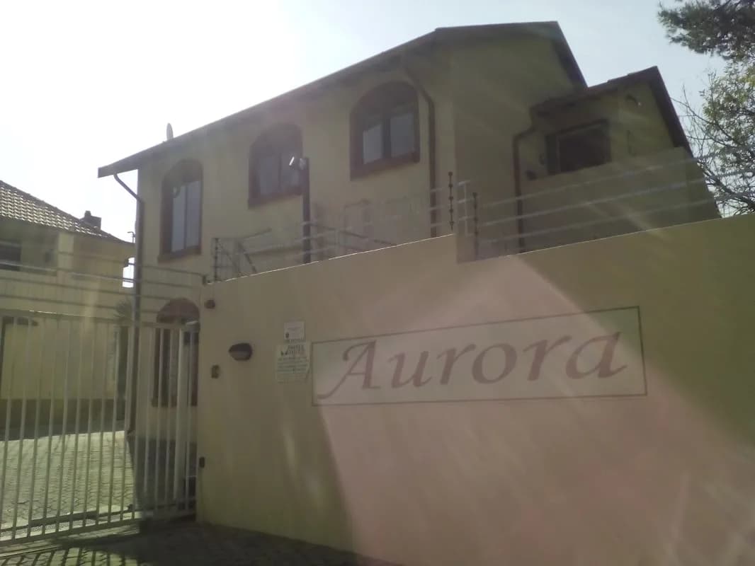 Aurora Complex - Linden. in Linden