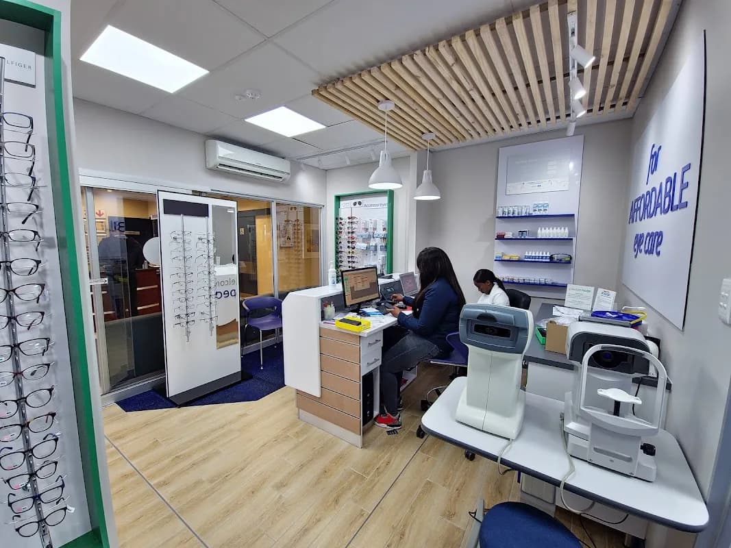 Spec-Savers Medicross Midrand in Midrand