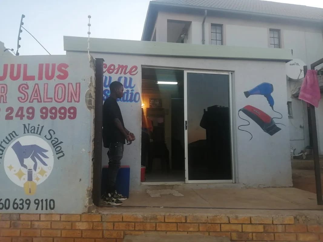 JUJUs Hair Studios in Tlhabane