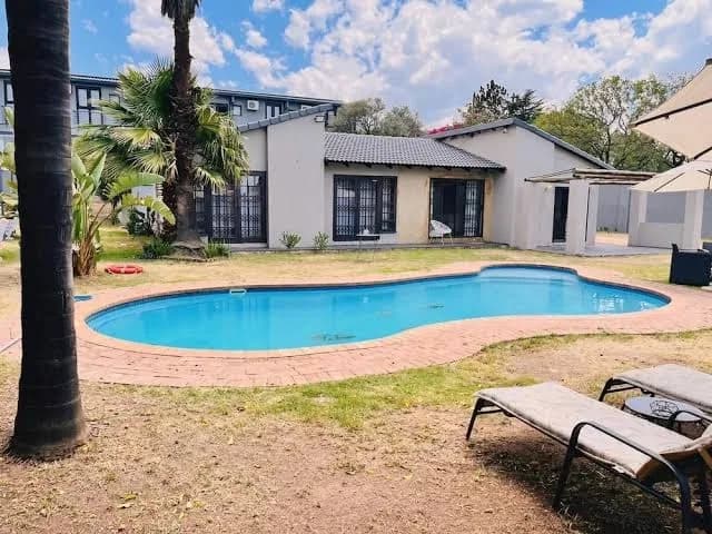 Three Bedroom Pool Villa in Fourways
