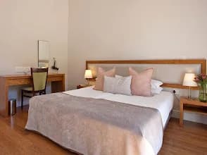 Retreat at Waterfall Valley in Paarl East