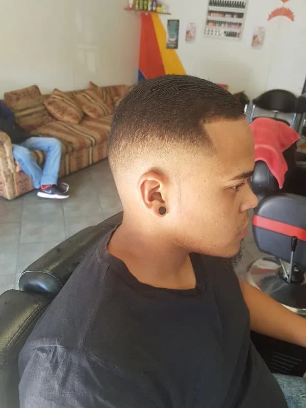 Sonu hairstyles & beautician in Florida