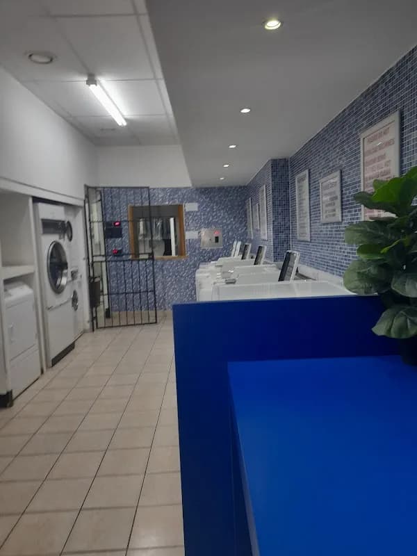 Hollywood Heights Laundromat in Houghton