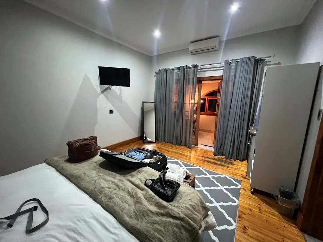 Guest Suites On Connor in Westdene
