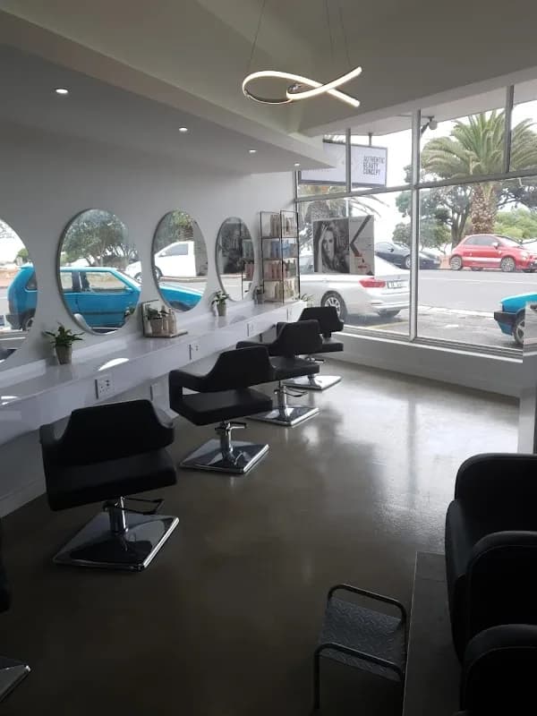 Mirror Number 9 Color and Blonde Specialist in Sea Point