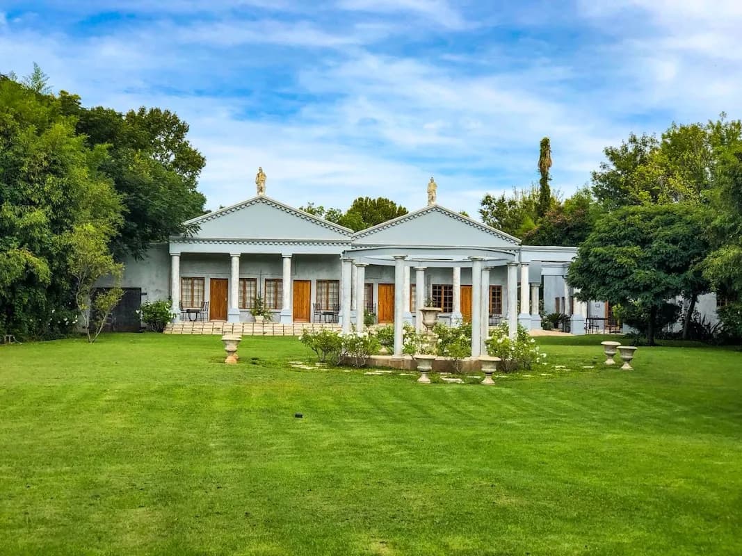 Ancient Emperor Guest Estate in Baillie Park