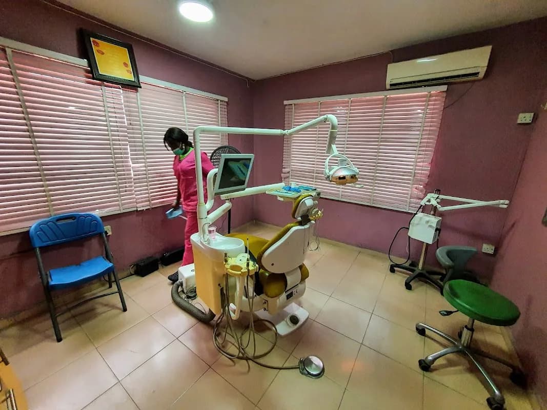 Aristoothcrat Dental Center in Agidingbi