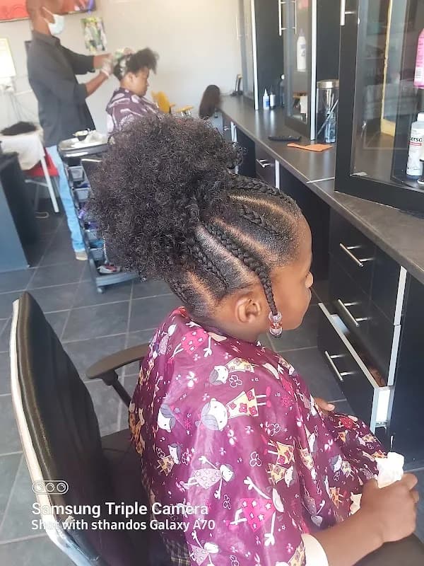 Sthandos hair studio in Westdene