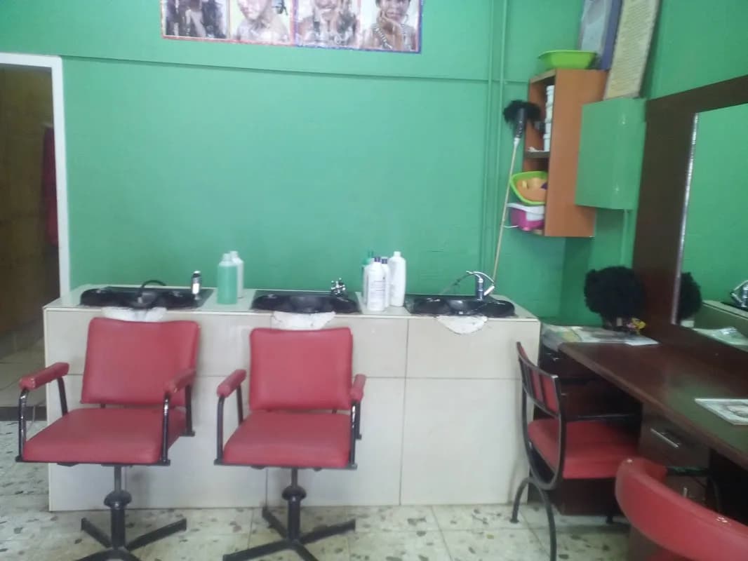 Nana's Hair Cafe in Hatfield