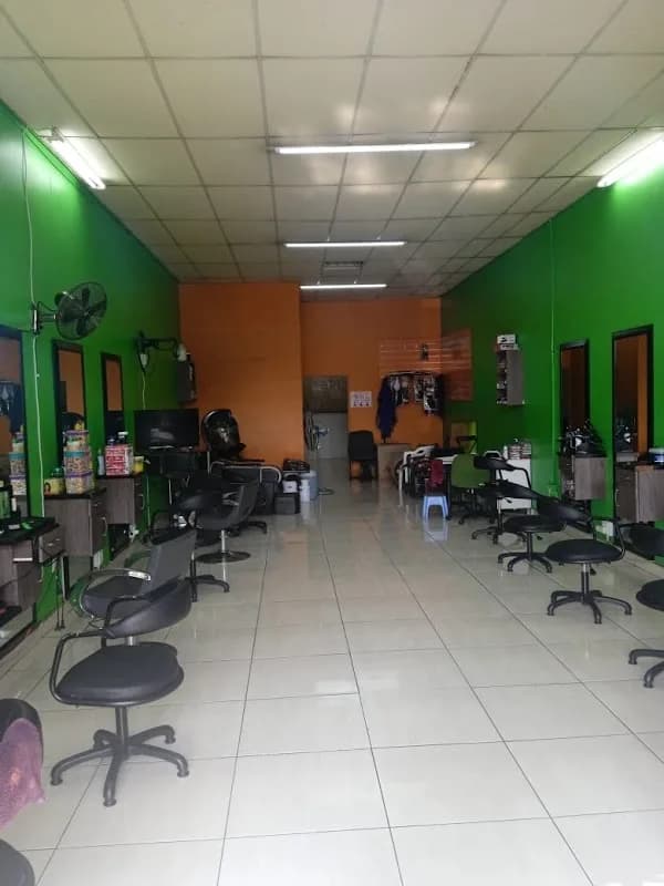 Ato Rose Internet Cafe & Hair Salon in Silverton