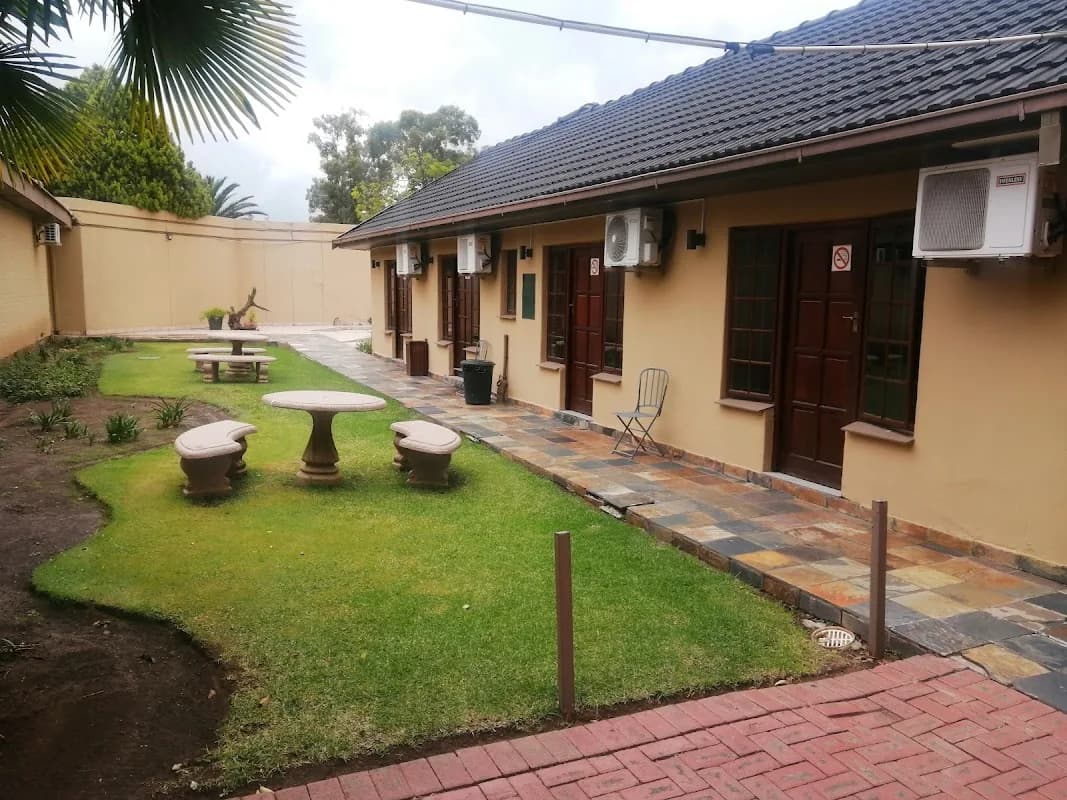 Hide Place Lodge and Spa in Westdene
