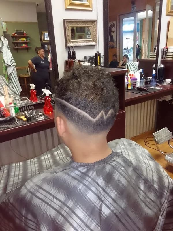 The Old Hat Barber Shoppe - Worcester in Boland Park